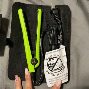 Brand new portable hair straightener